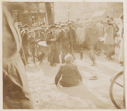 Bedelaar op straat, 1900